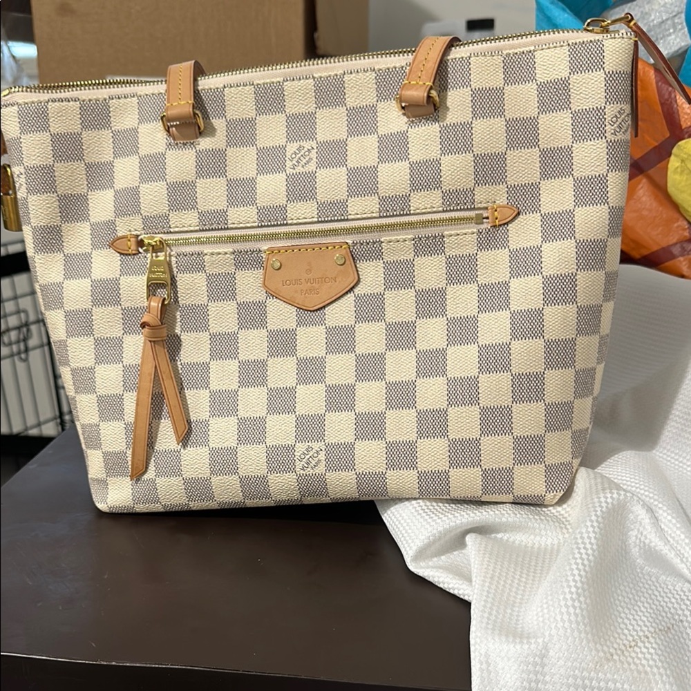 Louis Vuitton Cream and Tan Tote Bag with Iconic Design